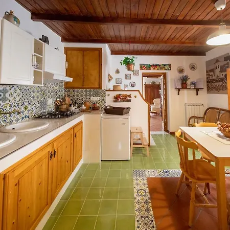 Appartamento Familyholidays La Finestra Di Fronte Cefalù